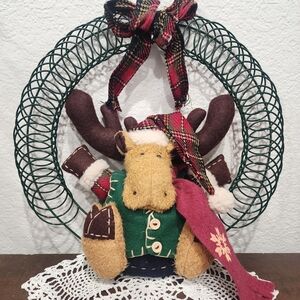 Vintage Festive Moose Wreath with Green and Red Accents - Card Holder